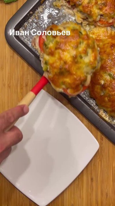 Мясо по-французски 🔥 ✅карбонад (корейка без кости) 4 шт. ✅томат 2 шт....